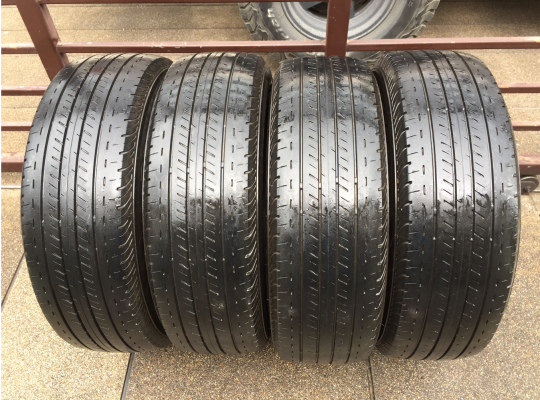 ยาง Bridgestone 215 65 16 ปี16 ดอกเต็ม ไม่มีปะ ใช้ยาว ราคาไม่แพง