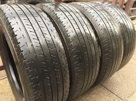 ยาง Bridgestone 215 65 16 ปี16 ดอกเต็ม ไม่มีปะ ใช้ยาว ราคาไม่แพง