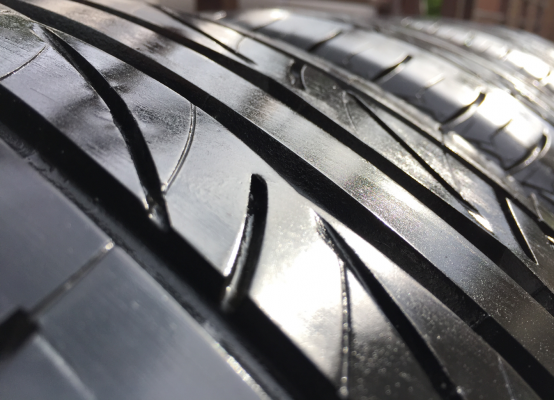 ยาง Firestone 205 55 16 ปี16 ดอกเต็ม ไม่มีปะ ใช้ยาว ราคาไม่แพง