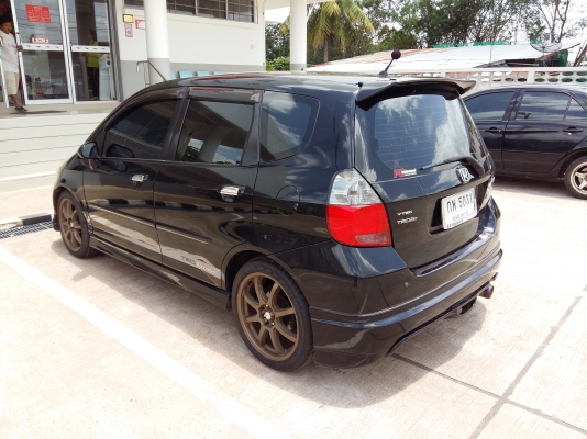 ขายรถเก๋ง HONDA JAZZ 1.5 VTECAT ปี2007 รถบ้านมือเดียวใช้งานน้อยเลขไมล์105,000กิโลเมตร เครื่องดีประหยัดน้ำมันสุดๆ ล้อแม๊ก17ยางใหม่4เส้น ภาษีพรบ.พค.ปี61แถมประกันภัยชั้น2+ ขายราคา275,000บาท ต่อรองได้นิดหน่อยรถอยู่ที่โรงพยาบาลปทุมราชวงศาจังหวัดอำนาจเจริญสนใจส