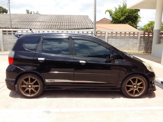 ขายรถเก๋ง HONDA JAZZ 1.5 VTECAT ปี2007 รถบ้านมือเดียวใช้งานน้อยเลขไมล์105,000กิโลเมตร เครื่องดีประหยัดน้ำมันสุดๆ ล้อแม๊ก17ยางใหม่4เส้น ภาษีพรบ.พค.ปี61แถมประกันภัยชั้น2+ ขายราคา275,000บาท ต่อรองได้นิดหน่อยรถอยู่ที่โรงพยาบาลปทุมราชวงศาจังหวัดอำนาจเจริญสนใจส