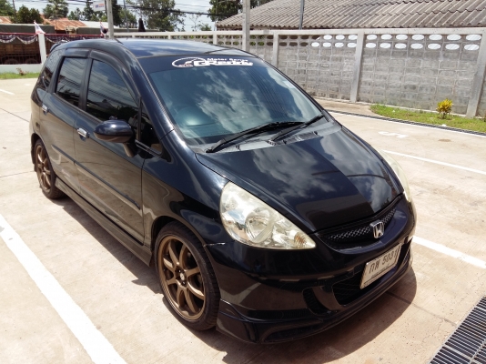 ขายรถเก๋ง HONDA JAZZ 1.5 VTECAT ปี2007 รถบ้านมือเดียวใช้งานน้อยเลขไมล์105,000กิโลเมตร เครื่องดีประหยัดน้ำมันสุดๆ ล้อแม๊ก17ยางใหม่4เส้น ภาษีพรบ.พค.ปี61แถมประกันภัยชั้น2+ ขายราคา275,000บาท ต่อรองได้นิดหน่อยรถอยู่ที่โรงพยาบาลปทุมราชวงศาจังหวัดอำนาจเจริญสนใจส