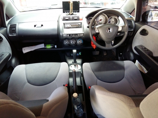 ขายรถเก๋ง HONDA JAZZ 1.5 VTECAT ปี2007 รถบ้านมือเดียวใช้งานน้อยเลขไมล์105,000กิโลเมตร เครื่องดีประหยัดน้ำมันสุดๆ ล้อแม๊ก17ยางใหม่4เส้น ภาษีพรบ.พค.ปี61แถมประกันภัยชั้น2+ ขายราคา275,000บาท ต่อรองได้นิดหน่อยรถอยู่ที่โรงพยาบาลปทุมราชวงศาจังหวัดอำนาจเจริญสนใจส