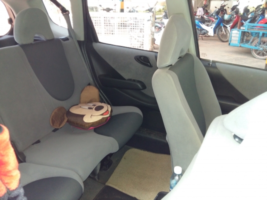 ขายรถเก๋ง HONDA JAZZ 1.5 VTECAT ปี2007 รถบ้านมือเดียวใช้งานน้อยเลขไมล์105,000กิโลเมตร เครื่องดีประหยัดน้ำมันสุดๆ ล้อแม๊ก17ยางใหม่4เส้น ภาษีพรบ.พค.ปี61แถมประกันภัยชั้น2+ ขายราคา275,000บาท ต่อรองได้นิดหน่อยรถอยู่ที่โรงพยาบาลปทุมราชวงศาจังหวัดอำนาจเจริญสนใจส