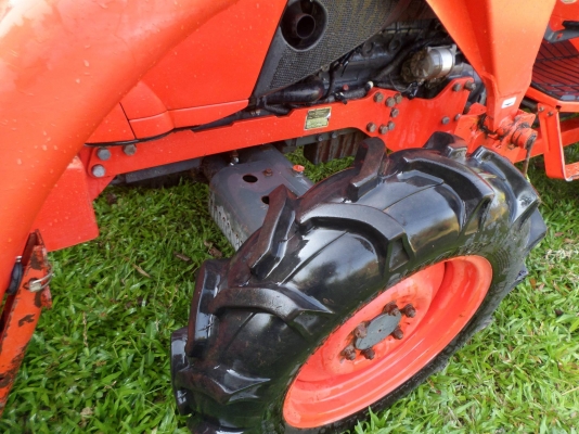 ขายรถไถ KUBOTA L4708 4WD รถสภาพเดิมๆมีอุปกรณ์2ชิ้น ใบมีดันหน้า+ผานพวนดิน รถใช้งานน้อยเจ้าของเป็นหมออยู่โรงพยาบาลไม่มีเวลาขับจอดไว้เฉยๆเลยอยากขายออก เครื่องดี เกียร์ดีไฮโดรลิกดี รถไม่เคยรับจ้าง ไถ่แต่สวนของตัวเอง ขายราคา 395,000บาท ถ้าเอาอุปกรณ์3ชิ้น+โลตาล