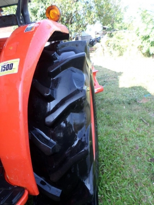 ขายรถไถ KUBOTA L4708 4WD รถสภาพเดิมๆมีอุปกรณ์2ชิ้น ใบมีดันหน้า+ผานพวนดิน รถใช้งานน้อยเจ้าของเป็นหมออยู่โรงพยาบาลไม่มีเวลาขับจอดไว้เฉยๆเลยอยากขายออก เครื่องดี เกียร์ดีไฮโดรลิกดี รถไม่เคยรับจ้าง ไถ่แต่สวนของตัวเอง ขายราคา 395,000บาท ถ้าเอาอุปกรณ์3ชิ้น+โลตาล