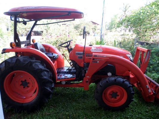 ขายรถไถ KUBOTA L4708 4WD รถสภาพเดิมๆมีอุปกรณ์2ชิ้น ใบมีดันหน้า+ผานพวนดิน รถใช้งานน้อยเจ้าของเป็นหมออยู่โรงพยาบาลไม่มีเวลาขับจอดไว้เฉยๆเลยอยากขายออก เครื่องดี เกียร์ดีไฮโดรลิกดี รถไม่เคยรับจ้าง ไถ่แต่สวนของตัวเอง ขายราคา 395,000บาท ถ้าเอาอุปกรณ์3ชิ้น+โลตาล