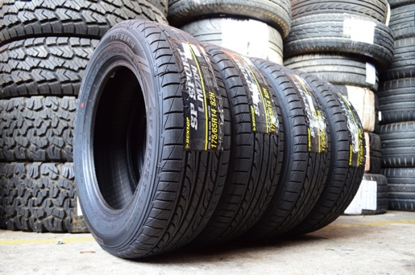 DUNLOP LM704 175/65R14 ปี17 เส้นละ 1,650 บาท DUNLOP LM704 175/65R14 ปี17 เส้นละ 1,650 บาท