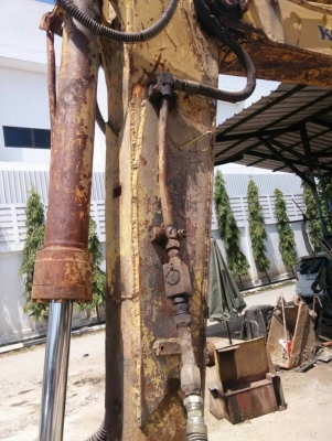 ขาย 275,000 บาท KOMATSU PC60-5 (หัวเจาะ+บุ้งกี๋) เครื่องดี ปั้มแรง โช่บาง ตัวเดินเงียบ เอกสารชื้อขาย  รถอยู่ จ.นครปฐม โทร&amp;ไอดีไลน์ 0610710295