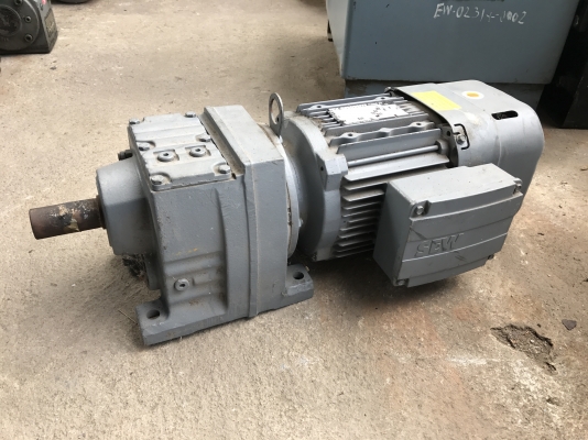 ขายมอเตอร์เกียร์ SEW eurodrive 2HP. 380V อัตราทด 1:4.8 เพลาออกประมาณ 288รอบต่อนาที มีระบบเบรคในตัว ของใหม่ไม่เคยใช้งาน สวยมากครับ