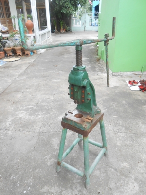 เครื่องปั๊มคอม้า 5 นิ้ว พร้อมเเท่น