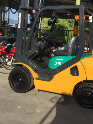 ขาย โคมะสุ 2.5 ตัน ดีเซล เสาทูฟรี 4.3 เมตร