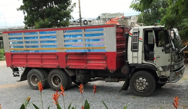 10 ล้อ 2 เพลา HINO 227 หัวสิงห์ไฮเทค วางเครื่อง P11C 320 แรง ลงเล่มหมดแล้ว กระบะเหล็ก- ไม่ดั้ม  มีระบบลากพ่วง ราคา 680,000 บาท