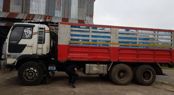 10 ล้อ 2 เพลา HINO 227 หัวสิงห์ไฮเทค วางเครื่อง P11C 320 แรง ลงเล่มหมดแล้ว กระบะเหล็ก- ไม่ดั้ม  มีระบบลากพ่วง ราคา 680,000 บาท