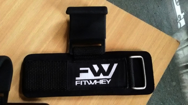 FITWHEY STEEL HOOK สายรัดข้อมือใช้กับการยกดัมเบล