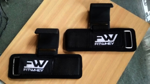 FITWHEY STEEL HOOK สายรัดข้อมือใช้กับการยกดัมเบล