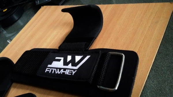 FITWHEY STEEL HOOK สายรัดข้อมือใช้กับการยกดัมเบล