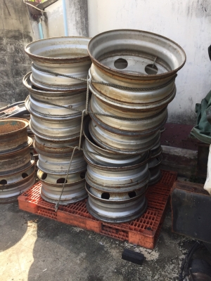 ขายกะทะล้อแม็กเหล็ก สำหรับ10 ล้อ ของ Toby มือสองสภาพดี มีทั้งหมด 33 ลูก เหมาหมดคิดราคาพิเศษ นำเข้าเองจากประเทศญี่ปุ่น 100\% ขายกะทะล้อแม็กเหล็ก สำหรับ10 ล้อ ของ Toby มือสองสภาพดี มีทั้งหมด 33 ลูก เหมาหมดคิดราคาพิเศษ นำเข้าเองจากประเทศญี่ปุ่น 100\%