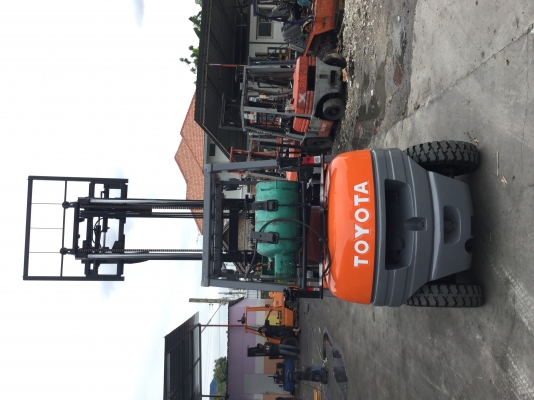 ขาย โฟรคลิฟท์ โตโยต้า รุ่น 6 เบนซิล 2 ตัน