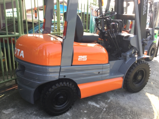 ขาย โฟรคลิฟท์ โตโยต้า รุ่น 6 เบนซิล 2 ตัน