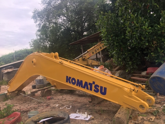 บูมมือสองแม็กโคร/  Komatsu PC200-6-5-7 ใช้ได้สามรุ่นไม่มีร้าวไม่มีหัก เดิมๆ ใช้น้อย เก็บสีให้แล้ว