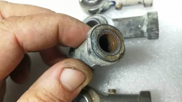 5 ตัว 250 บ. ส่งฟรี โทร 083-2000058LINE ID: line832923 Spherical Plain Bearing ลูกปืนตาเหลือก ขนาดสวมก้าน 10 mm. ส่วนเกลี่ยว M10 (มี8ชุด) 5 ตัว 250 บ. ส่งฟรี โทร 083-2000058LINE ID: line832923 Spherical Plain Bearing ลูกปืนตาเหลือก ขนาดสวมก้าน 10 mm. ส่วนเกลี่ยว M10 (มี8ชุด)