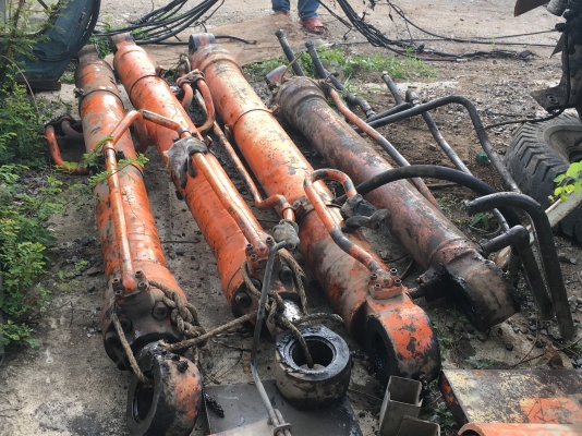 ขายเหมา อะใหล่ด่วน HITACHI EX300H-3 ที่เห็นทั้งหมด