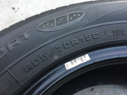 ยาง Goodyear 205-70-15 ปี 16 3เส้น ปี 15 1เส้น ครบชุด 4 เส้น 4500 สภาพสวยๆไม่บวมไม่กินข้าง ดอกยางเหล ยาง Goodyear 205-70-15 ปี 16 3เส้น ปี 15 1เส้น ครบชุด 4 เส้น 4500 สภาพสวยๆไม่บวมไม่กินข้าง ดอกยางเหล