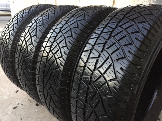 ยาง MICHELIN 225-70-15 ปี 15 ครบชุด 4 เส้น 5500 สภาพสวยๆไม่มีปะไม่บวมไม่กินข้าง ดอกยางเหลือเยอะเอาไป