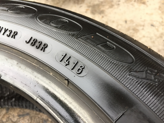 ยาง Goodyear 215-55-17 ปี 16 2 เส้น 2500 สภาพสวยๆไม่บวมไม่กินข้าง ดอกยางเหลือเยอะเอาไปวิ่งกันใด้อีกย ยาง Goodyear 215-55-17 ปี 16 2 เส้น 2500 สภาพสวยๆไม่บวมไม่กินข้าง ดอกยางเหลือเยอะเอาไปวิ่งกันใด้อีกย