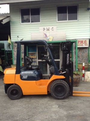 +++ ขายโฟล์คลิฟท์  TOYOTA 7FD25  ขนาด  2.5  ตัน  เครื่องยนต์ดีเซล  เสา  3  เมตร  เกียร์ธรรมดา  งา 1,070  มม.  ยางตันครับ