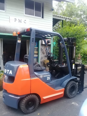 +++ ขายโฟล์คลิฟท์  TOYOTA 8FD25  ขนาด  2.5  ตัน  เครื่องยนต์ดีเซล  เสา  3  เมตร  งาสไลด์ซ้าย + ขวา  เกียร์ธรรมดา  ยางตันใหม่ครับ