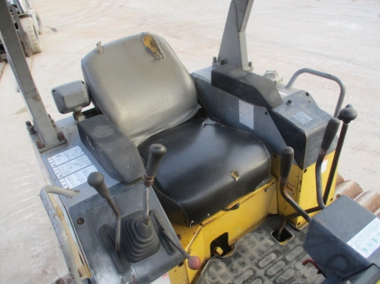 ขาย Komatsu D20P-7 ติดต่อ 062-709-1747 ขาย Komatsu D20P-7 ติดต่อ 062-709-1747