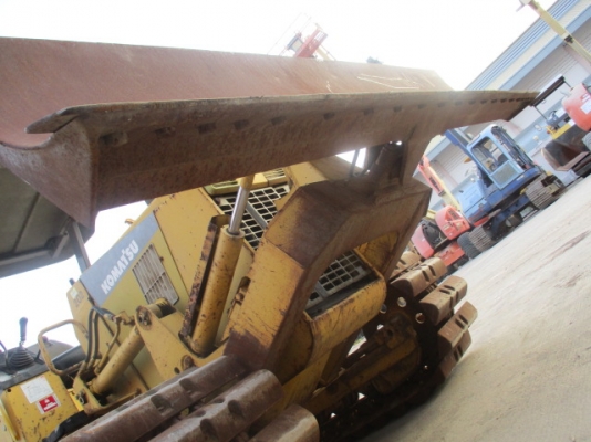 ขาย Komatsu D20P-7 ติดต่อ 062-709-1747 ขาย Komatsu D20P-7 ติดต่อ 062-709-1747