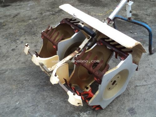 เครื่องกำจัดวัชพืชในร่องข้าว  ROBIN RC04C ราคา : 12,800 บาท  รหัสสินค้า : 80803186  www.nihonmono.com