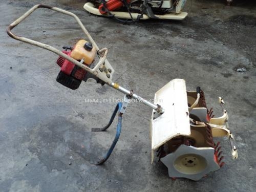 เครื่องกำจัดวัชพืชในร่องข้าว  ROBIN RC04C ราคา : 12,800 บาท  รหัสสินค้า : 80803186  www.nihonmono.com