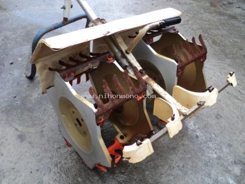 เครื่องกำจัดวัชพืชในร่องข้าว  ROBIN RC04C ราคา : 12,800 บาท  รหัสสินค้า : 80803186  www.nihonmono.com