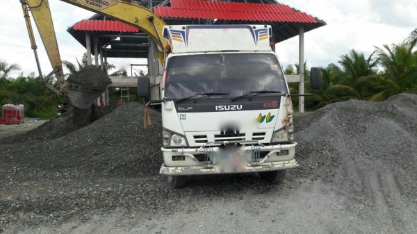 รถอีซูซุ 6 ล้อดั้ม NQR 175 แรงม้า. ปี 49. สนใจติดต่อ 081 - 9706989 รถอีซูซุ 6 ล้อดั้ม NQR 175 แรงม้า. ปี 49. สนใจติดต่อ 081 - 9706989