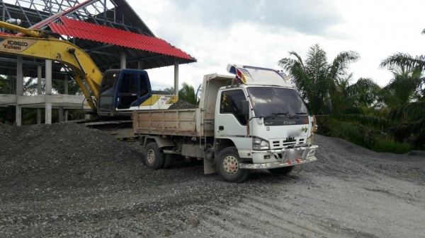 รถอีซูซุ 6 ล้อดั้ม NQR 175 แรงม้า. ปี 49. สนใจติดต่อ 081 - 9706989 รถอีซูซุ 6 ล้อดั้ม NQR 175 แรงม้า. ปี 49. สนใจติดต่อ 081 - 9706989