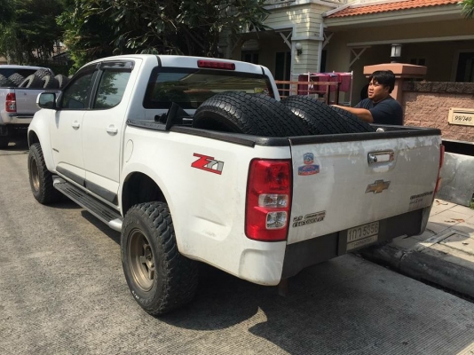 ยาง Bridgestone 245 70 16 ปี17 มี3ชุด ดอกเต็ม ไม่มีปะ เนื้อนิ่มๆ ใช้ยาว ราคาไม่แพง