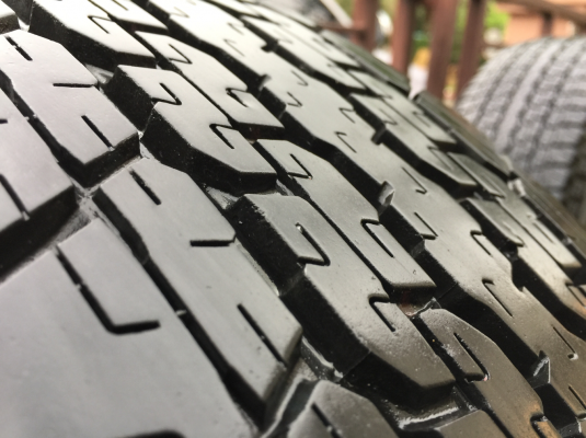 ยาง Bridgestone 245 70 16 ปี17 มี3ชุด ดอกเต็ม ไม่มีปะ เนื้อนิ่มๆ ใช้ยาว ราคาไม่แพง