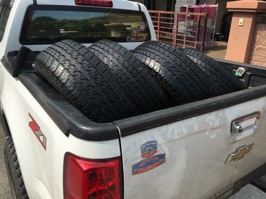 ยาง Bridgestone 245 70 16 ปี17 มี3ชุด ดอกเต็ม ไม่มีปะ เนื้อนิ่มๆ ใช้ยาว ราคาไม่แพง