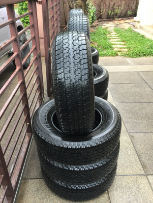ยาง Bridgestone 245 70 16 ปี17 มี3ชุด ดอกเต็ม ไม่มีปะ เนื้อนิ่มๆ ใช้ยาว ราคาไม่แพง