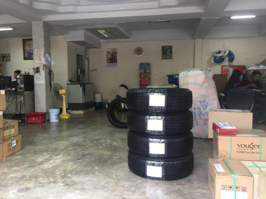 ยาง Bridgestone 245 70 16 ปี17 มี3ชุด ดอกเต็ม ไม่มีปะ เนื้อนิ่มๆ ใช้ยาว ราคาไม่แพง