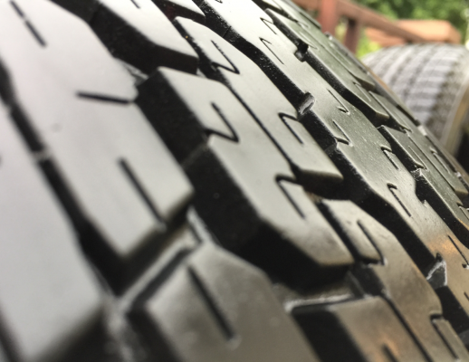 ยาง Bridgestone 245 70 16 ปี17 มี3ชุด ดอกเต็ม ไม่มีปะ เนื้อนิ่มๆ ใช้ยาว ราคาไม่แพง