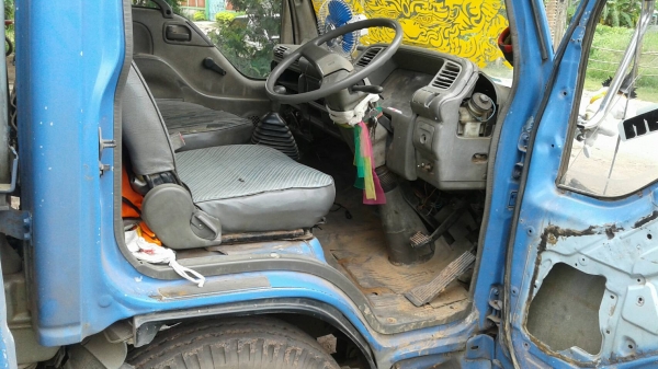 ขาย 6 ล้อ ISUZU NKR ปี 39 เครื่อง 4BE1 110 แรงม้า คัสซีสวย ทะเบียนพร้อมโอน