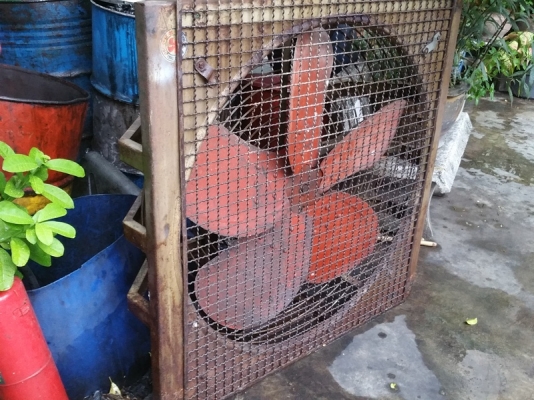 ขายพัดลมอุตสาหกรม ใบขนาด 90 ซม.และมอเตอร์โตชิบ้า1/2แรง มีสองชุด แยกขายทุกเงื่อนไข