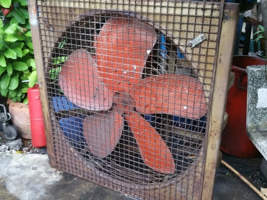 ขายพัดลมอุตสาหกรม ใบขนาด 90 ซม.และมอเตอร์โตชิบ้า1/2แรง มีสองชุด แยกขายทุกเงื่อนไข