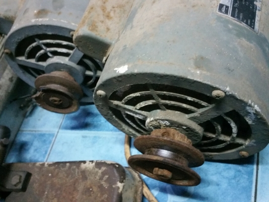 ขายพัดลมอุตสาหกรม ใบขนาด 90 ซม.และมอเตอร์โตชิบ้า1/2แรง มีสองชุด แยกขายทุกเงื่อนไข