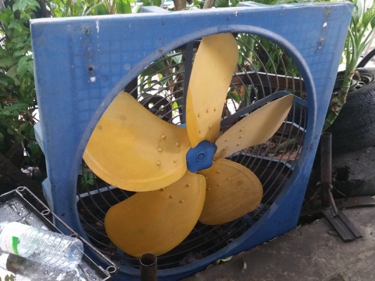ขายพัดลมอุตสาหกรม ใบขนาด 90 ซม.และมอเตอร์โตชิบ้า1/2แรง มีสองชุด แยกขายทุกเงื่อนไข